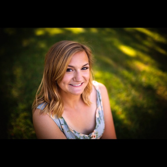 Meet your Posher, Allison - Picture 2 of 2